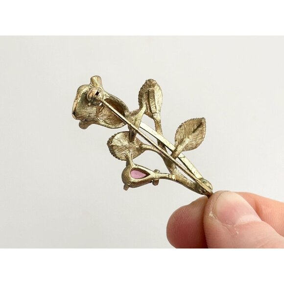 Avon Gold Rosebud Vintage Lavender Rhinestone Accented Gold T Floral Brooch - Picture 8 of 10